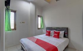 Capital O 91690 Moza Guest House