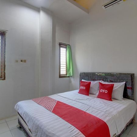 Capital O 91690 Moza Guest House Klaten Exterior photo