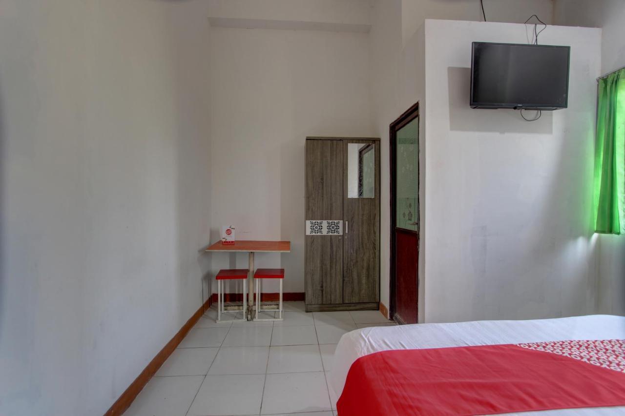 Capital O 91690 Moza Guest House Klaten Exterior photo